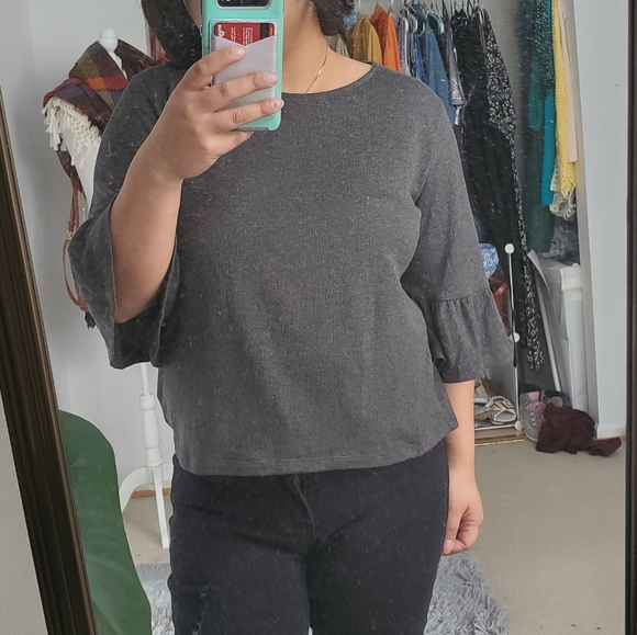 5 for $25 Clearance Old Navy Bell Sleeve Blouse - Picture 2 of 4